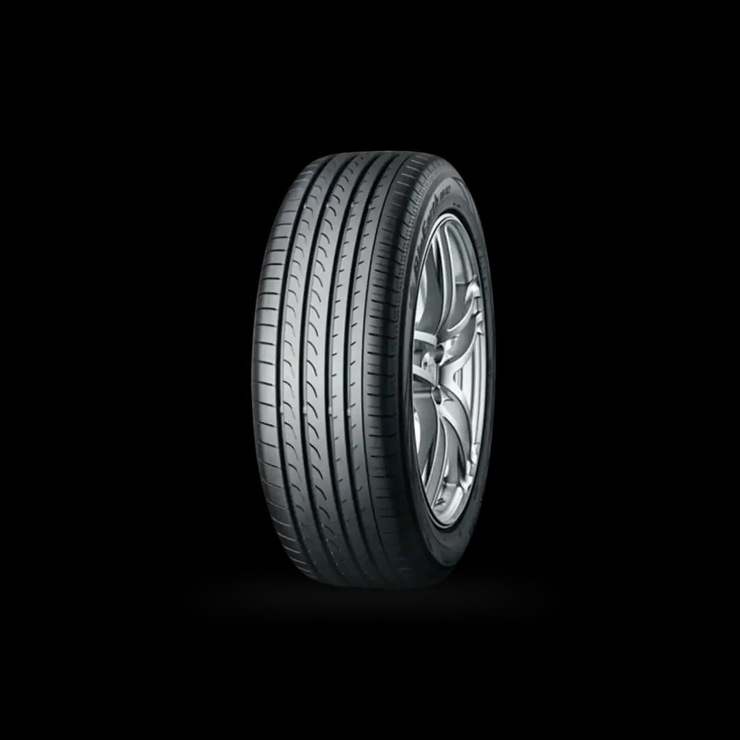 YOKOHAMA 215/60 R17 96H RV02